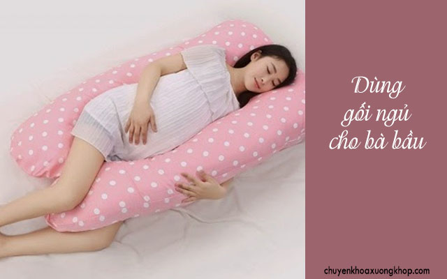 Dùng gối ngủ cho mẹ bầu giúp hết đau lưng khi mang thai