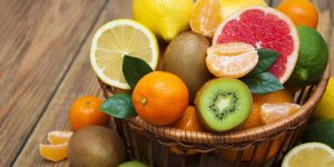 Cam, quýt bổ sung nhiều vitamin C giúp kháng viêm, kích thích tái tạo mô sụn và tế bào xương
