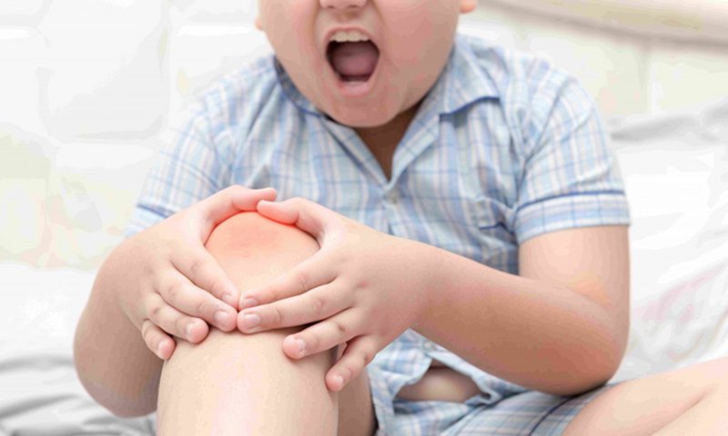 Viêm khớp dạng thấp ở trẻ em có triệu chứng khá giống ở người trưởng thành