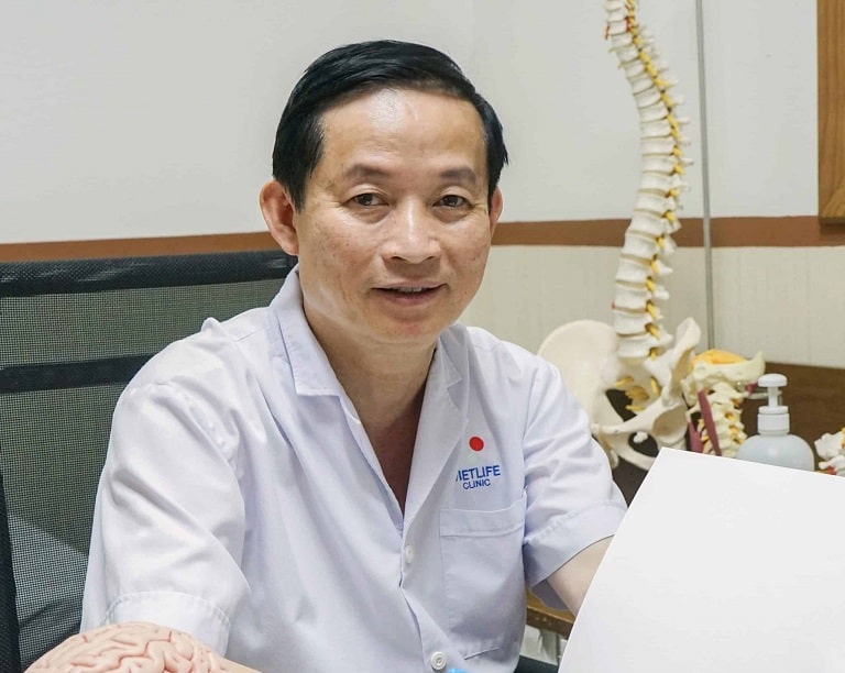 PGS.TS Kiều Đình Hùng là bác sĩ có chuyên môn sâu về Phẫu thuật thần kinh cột sống