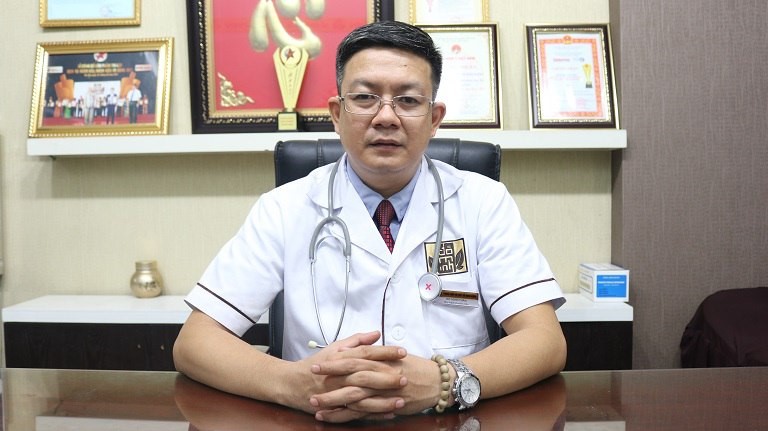 Lương y Đỗ Minh Tuấn là vị thầy thuốc y học cổ truyền giỏi và có tâm